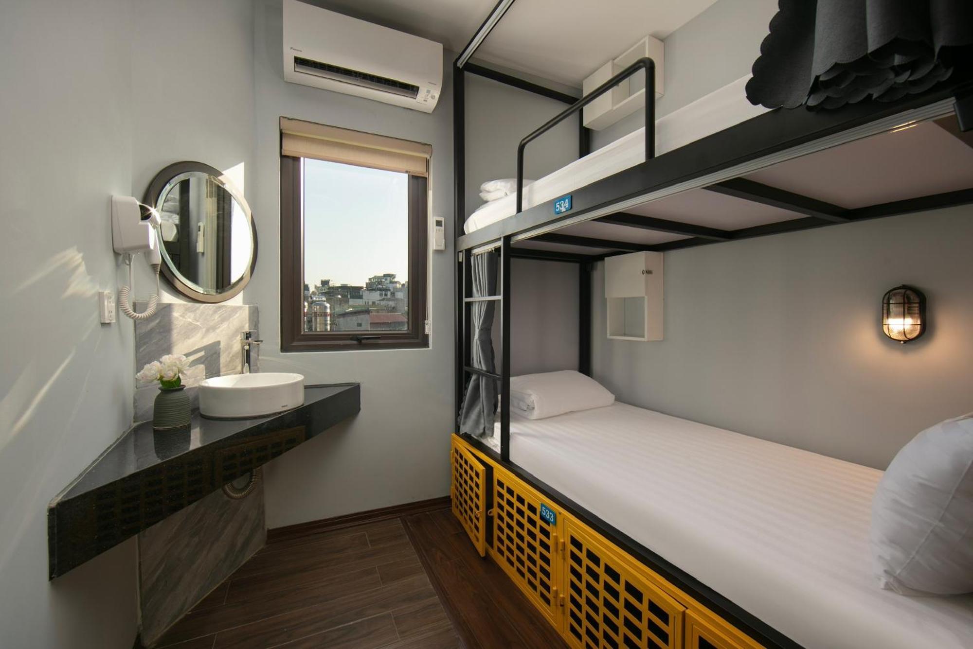 Lakeview Backpackers Hostel & Rooftop Bar Ханой Екстериор снимка
