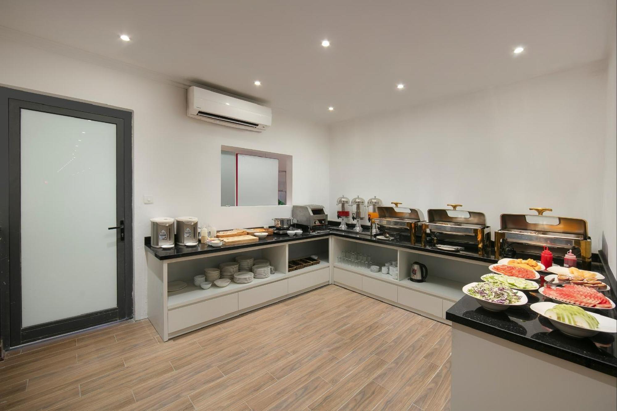 Lakeview Backpackers Hostel & Rooftop Bar Ханой Екстериор снимка