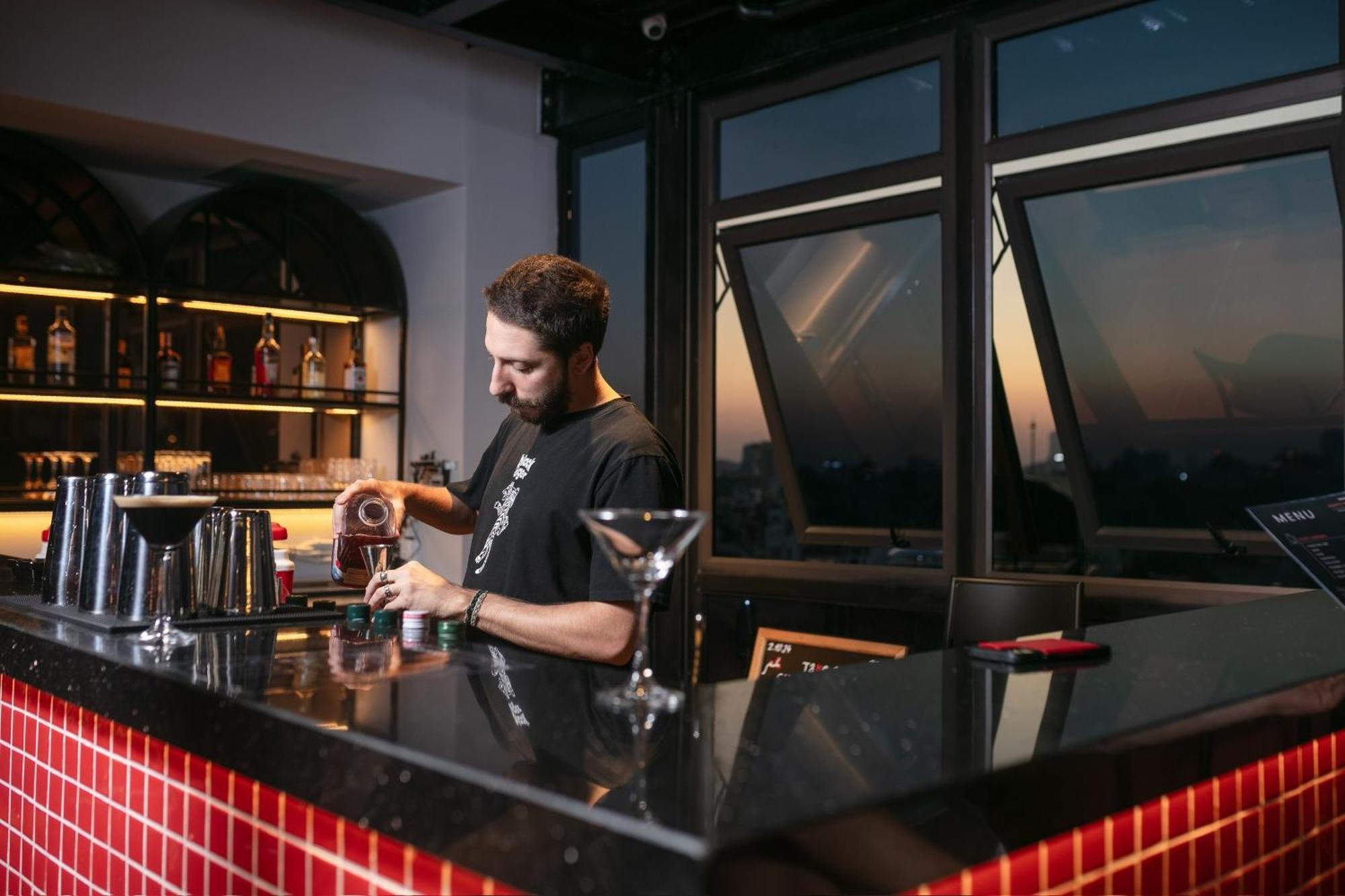 Lakeview Backpackers Hostel & Rooftop Bar Ханой Екстериор снимка
