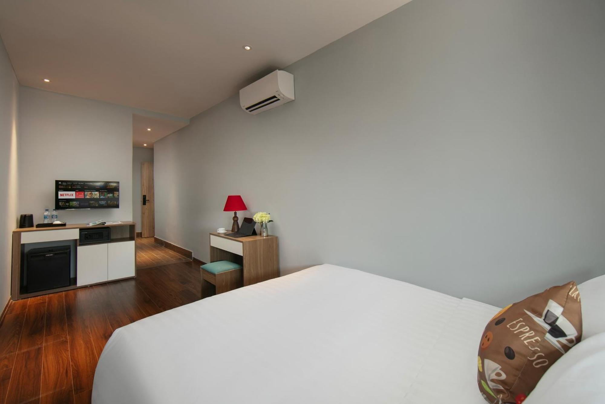 Lakeview Backpackers Hostel & Rooftop Bar Ханой Екстериор снимка