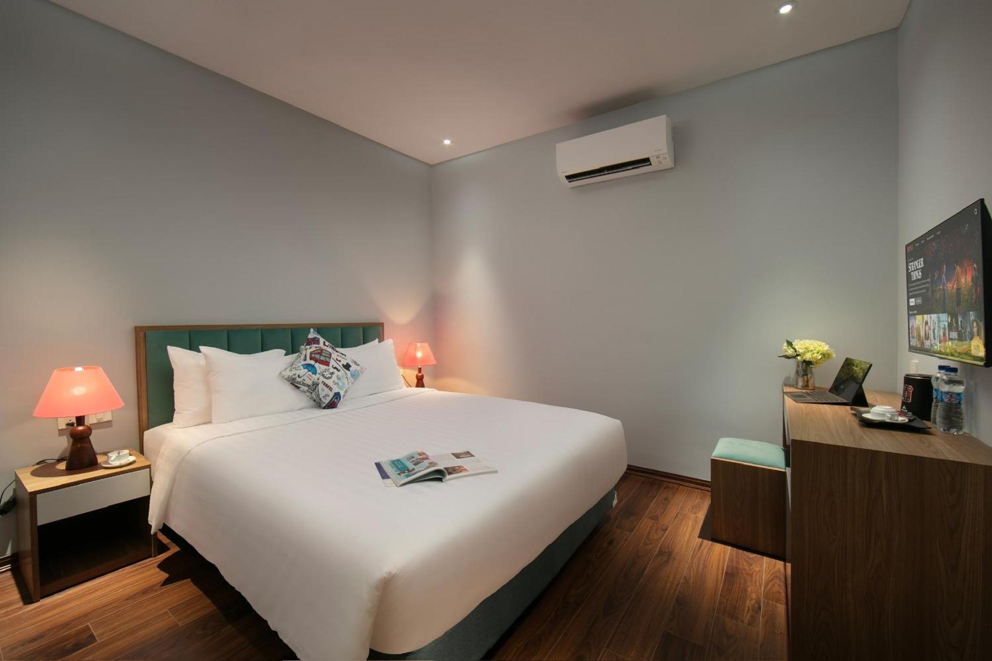 Lakeview Backpackers Hostel & Rooftop Bar Ханой Екстериор снимка