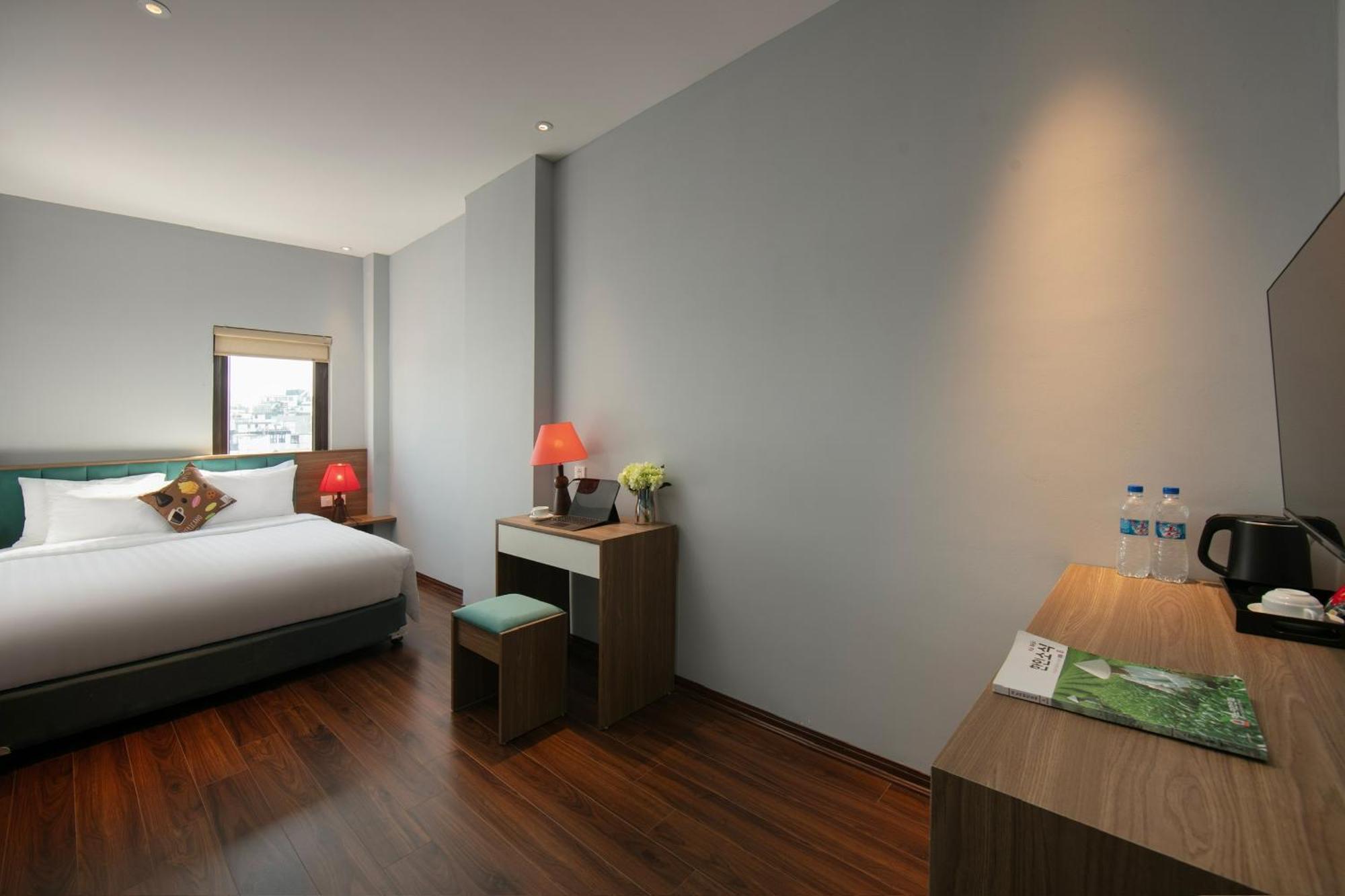 Lakeview Backpackers Hostel & Rooftop Bar Ханой Екстериор снимка