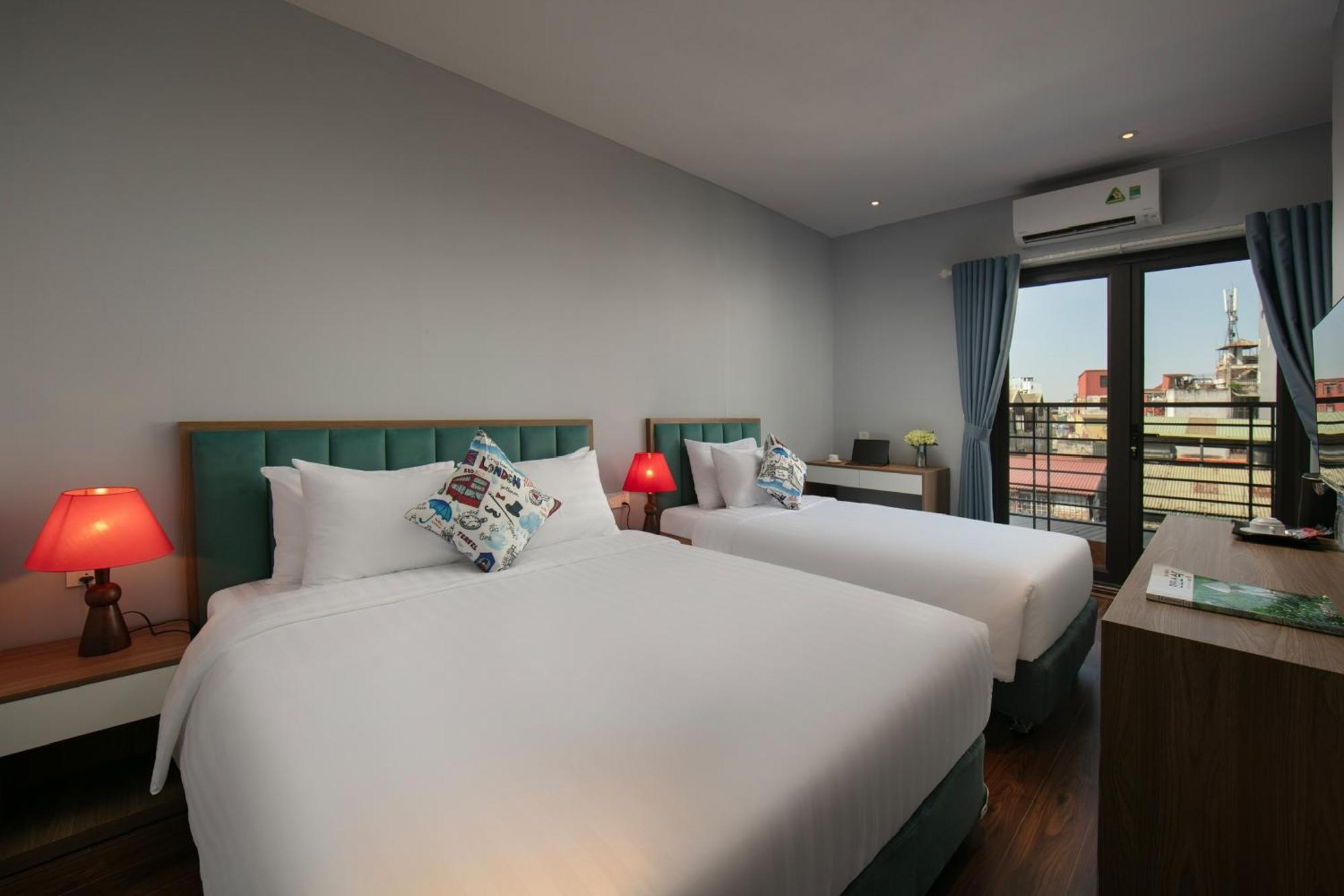 Lakeview Backpackers Hostel & Rooftop Bar Ханой Екстериор снимка