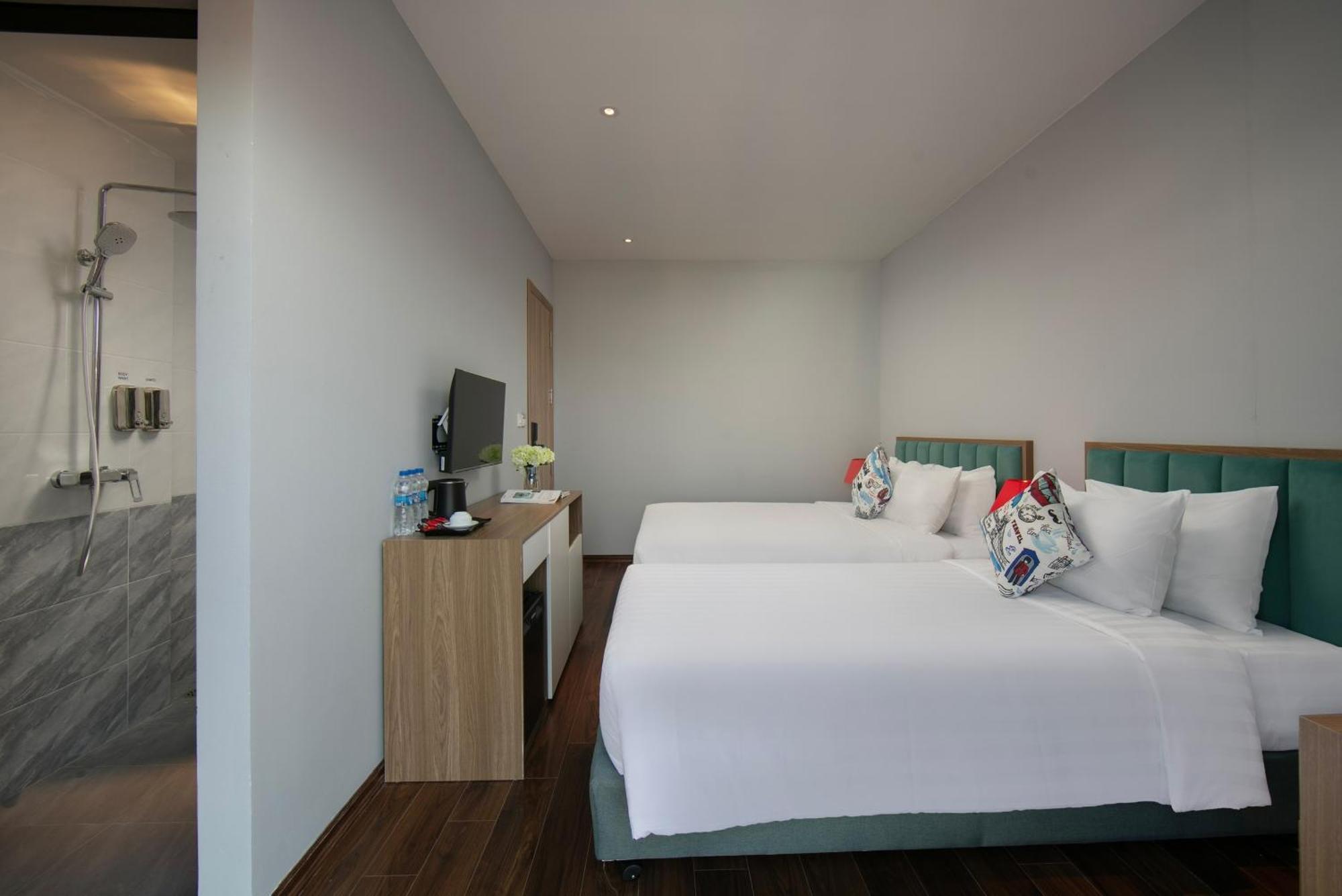 Lakeview Backpackers Hostel & Rooftop Bar Ханой Екстериор снимка