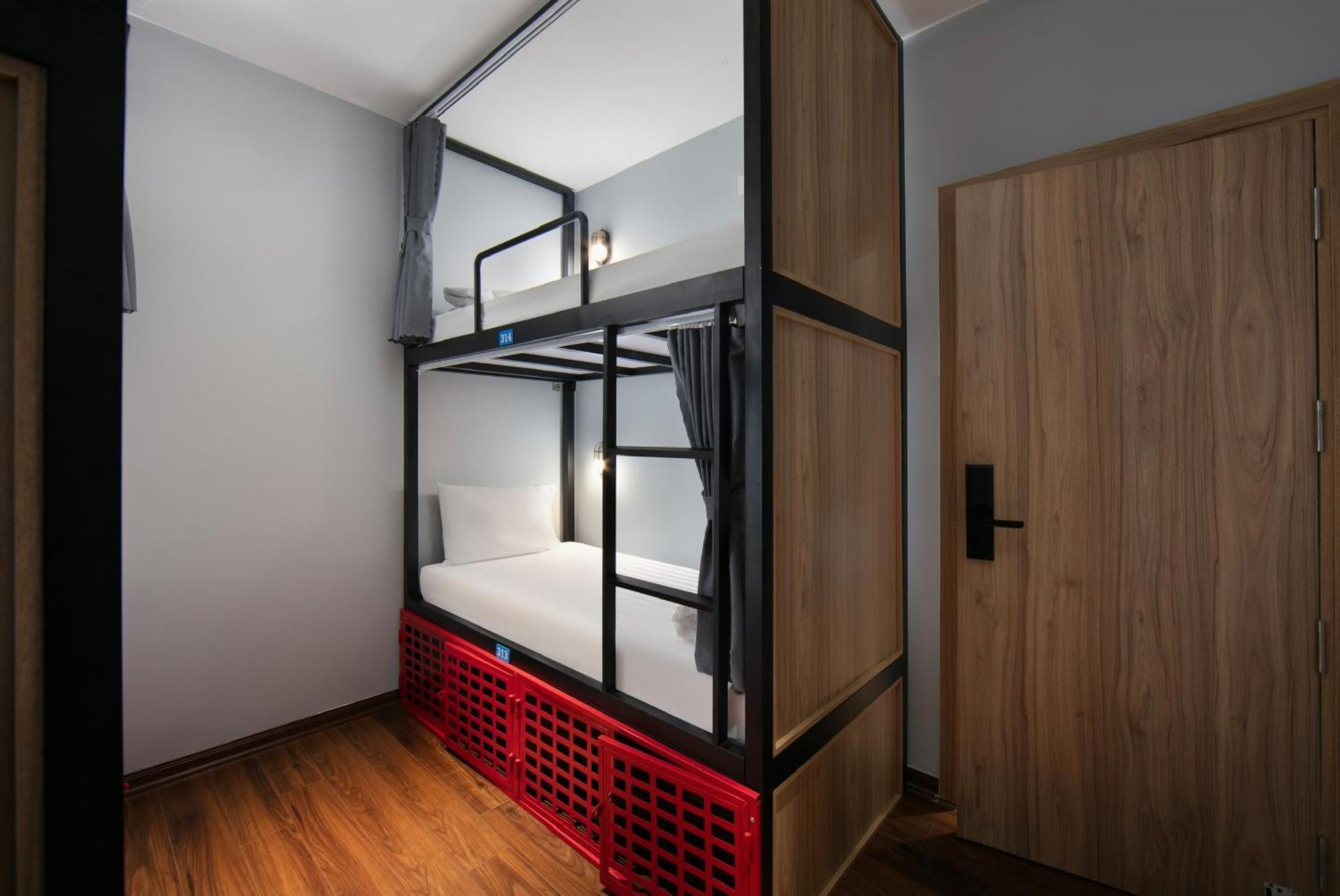 Lakeview Backpackers Hostel & Rooftop Bar Ханой Екстериор снимка