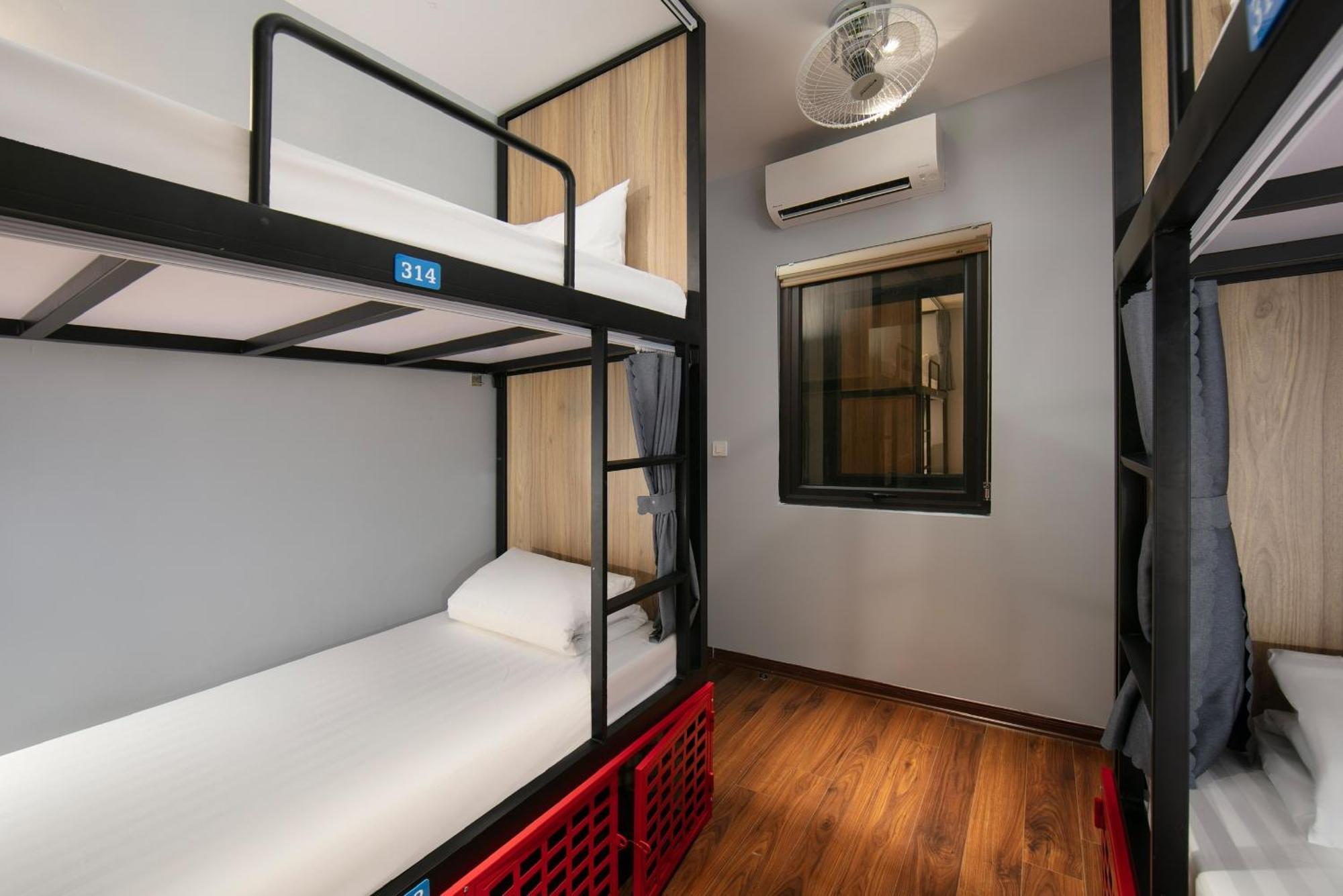 Lakeview Backpackers Hostel & Rooftop Bar Ханой Екстериор снимка