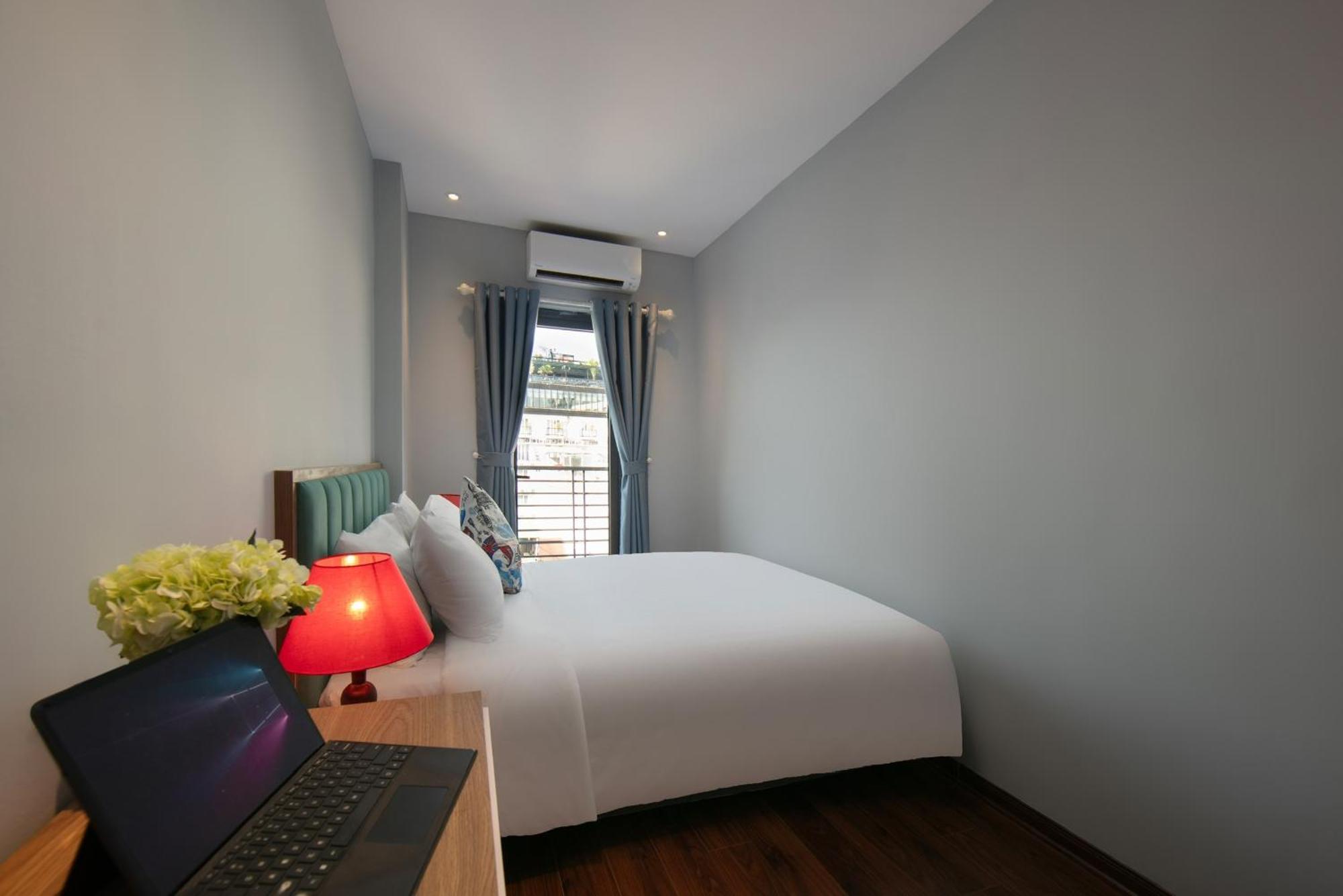 Lakeview Backpackers Hostel & Rooftop Bar Ханой Екстериор снимка