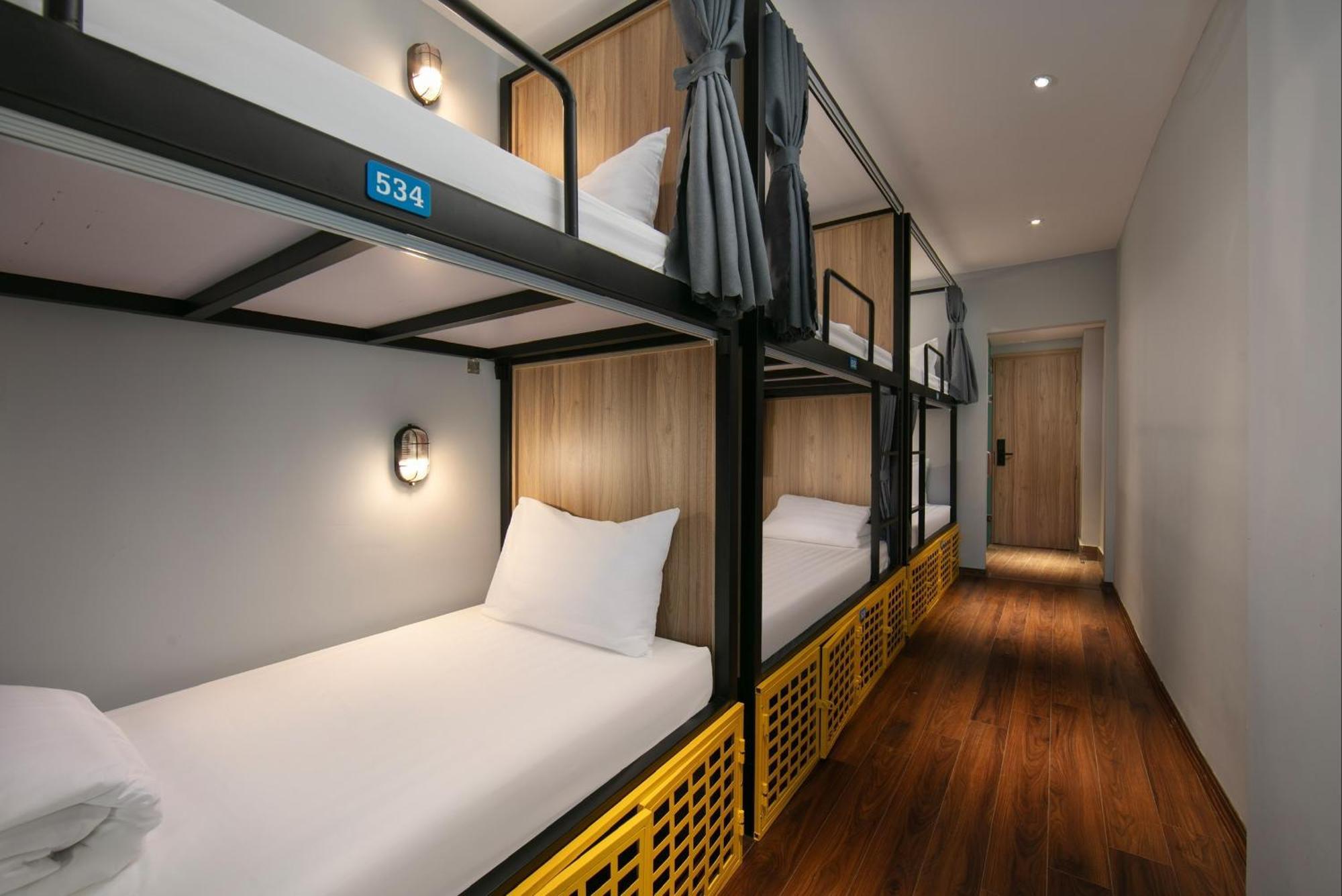 Lakeview Backpackers Hostel & Rooftop Bar Ханой Екстериор снимка