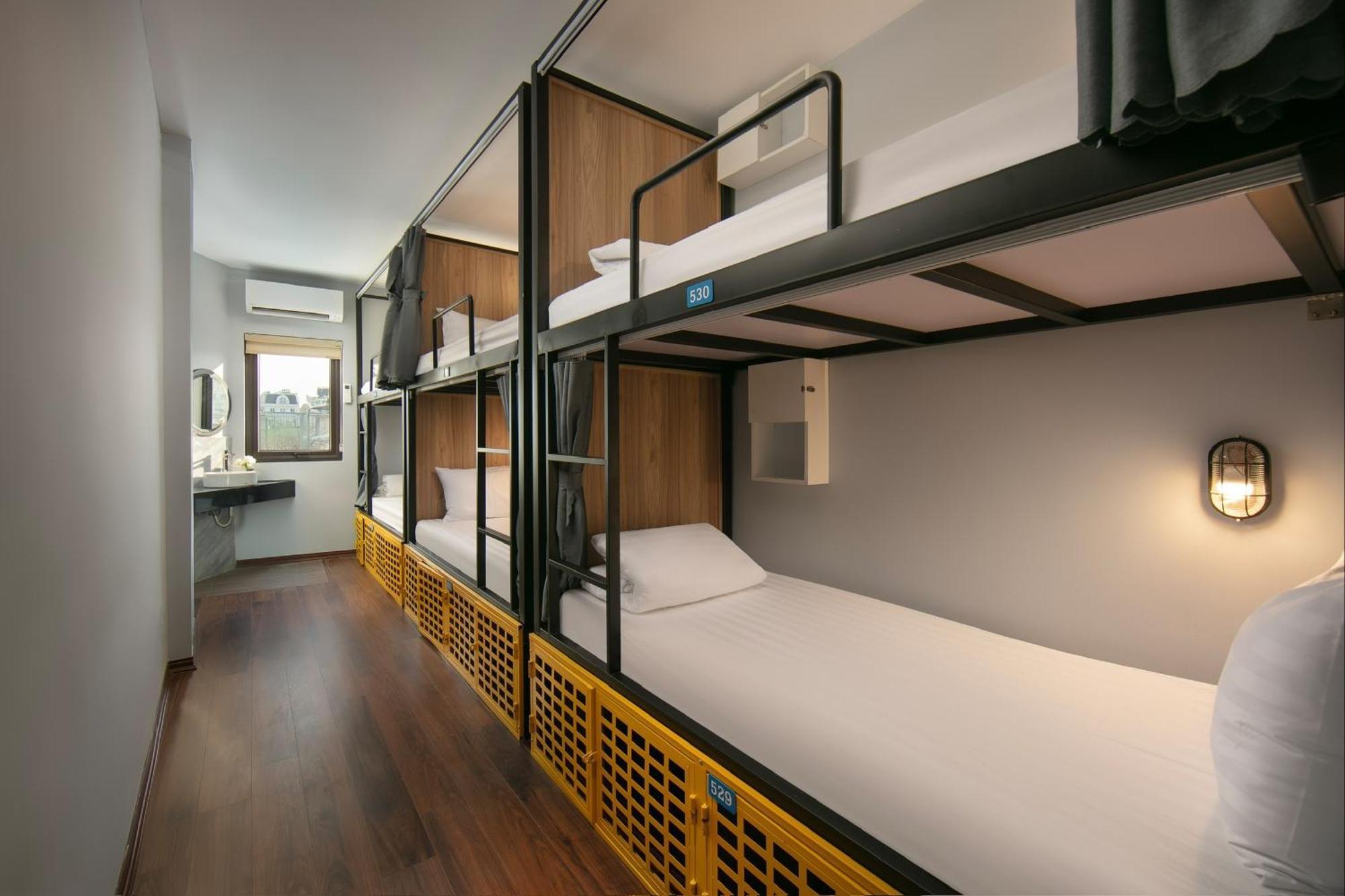 Lakeview Backpackers Hostel & Rooftop Bar Ханой Екстериор снимка
