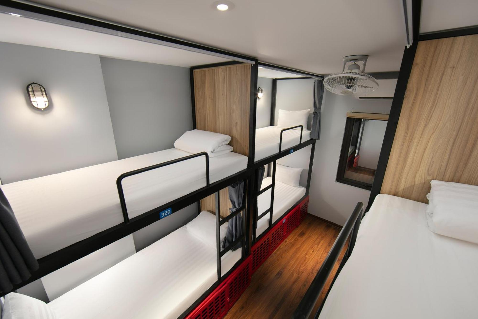 Lakeview Backpackers Hostel & Rooftop Bar Ханой Екстериор снимка