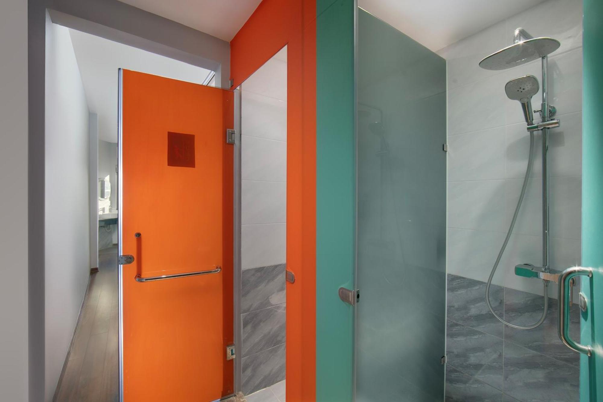 Lakeview Backpackers Hostel & Rooftop Bar Ханой Екстериор снимка