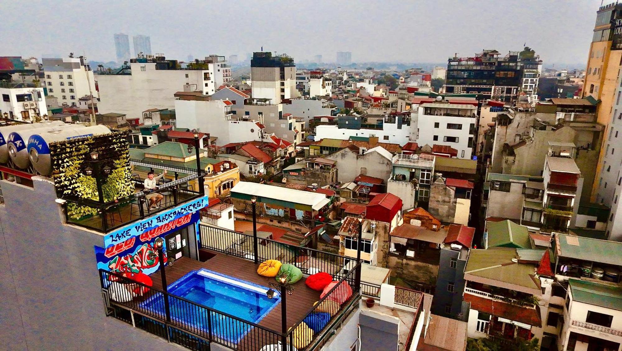 Lakeview Backpackers Hostel & Rooftop Bar Ханой Екстериор снимка